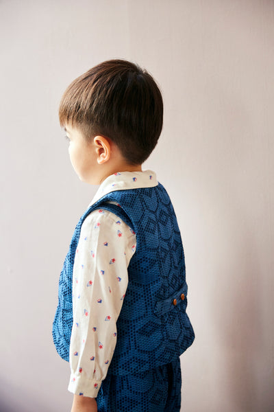 <transcy>KIDS VEST - TEA CUP SASHIKO</transcy>