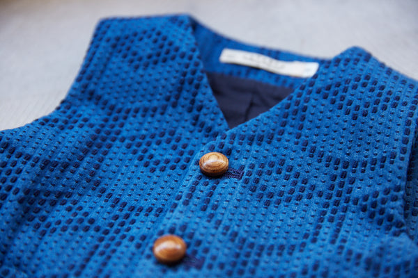 <transcy>KIDS VEST - TEA CUP SASHIKO</transcy>