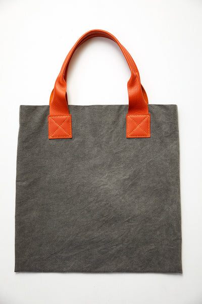 <tc>Carbon Tote_M</tc>